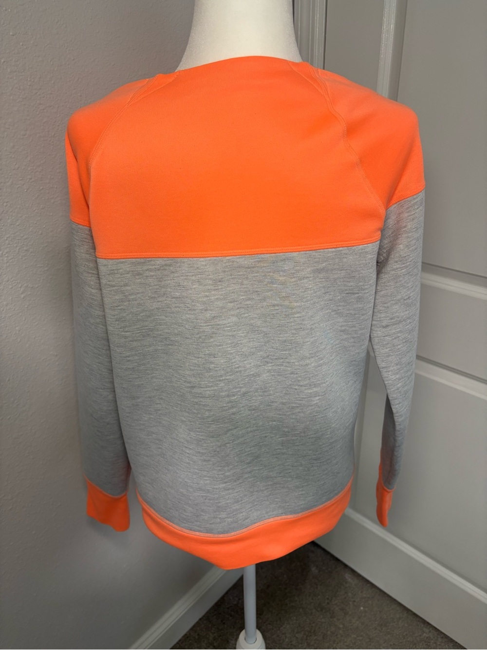 Athlete Women's Size Medium Colorblock Pullover Sweatshirt - Gray & Neon Orange - Picture 4 of 8